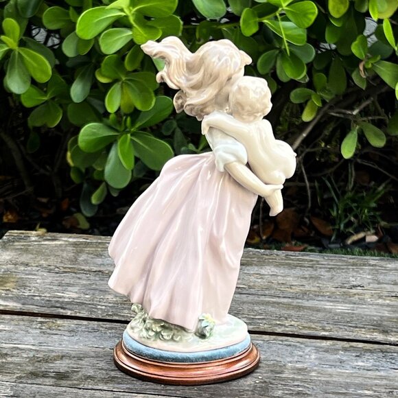 Lladro Figurine Playing Mom Girl With Baby & Flowers #6681 Retired with Box - Picture 10 of 16